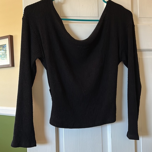 NWT crossover black long sleeve cropped sweater - Picture 3 of 3